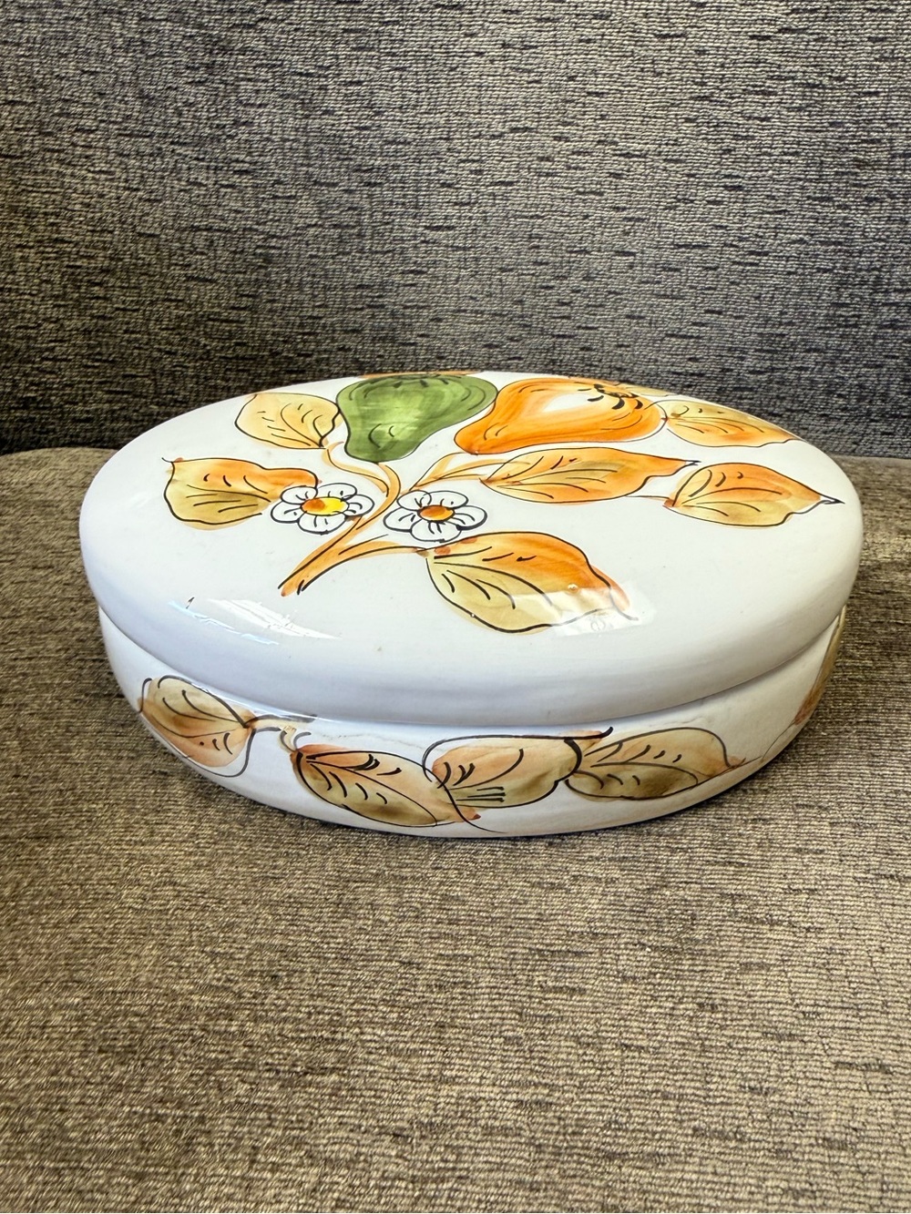 Vintage Hand-Painted Italian Ceramic Large Oval Trinket Box with Fruit Motif - Picture 4 of 10